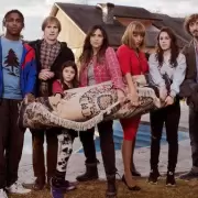 La serie de Netflix que mezcla humor negro y caos familiar en solo 8 capítulos