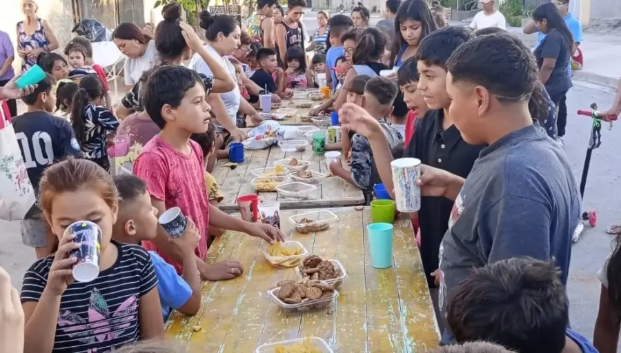 El comedor, ubicado en Maip�, les brinda asistencia a unas 1.500 personas.