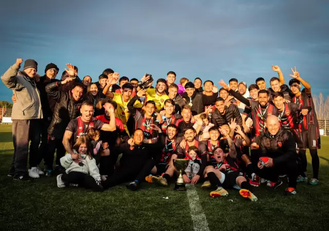 FADEP vuelve a ser el monarca del f�tbol mendocino.