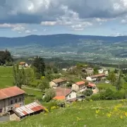 Ahora un pueblo de Francia vende casas a un euro para atraer residentes
