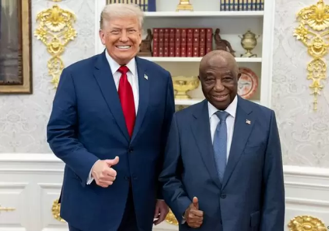 Trump felicit� al mandatario africano por su excelente ingl�s y le hizo una desconcertante pregunta.
