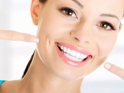 El lim�n no es �til de por s�: acompa�a a un correcto cepillado, una visita peri�dica al dentista, y una limpieza diaria con hilo dental.