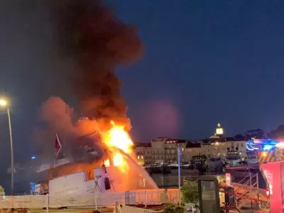 El Sea Lady II, propiedad del empresario mendocino Jos� Luis Manzano, se incendi� en el puerto de Saint-Tropez.