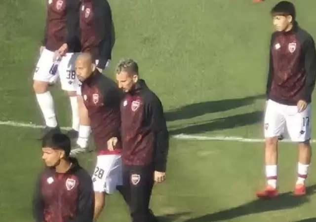 Dar�o Benedetto firm� como arquero suplente luego de que Newells viajara sin Navas/ Fuente: X