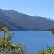 La Patagonia tiene el lago m�s cristalino de Argentina y esconde una playa secreta