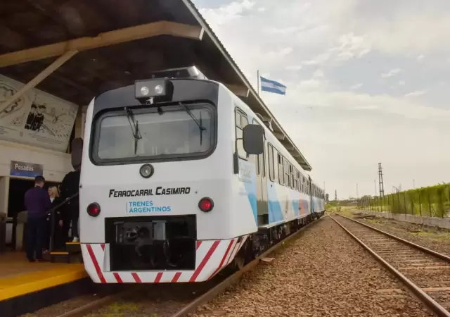 El servicio binacional traslada numerosos ciudadanos paraguayos y argentinos entre ambas naciones vecinas.