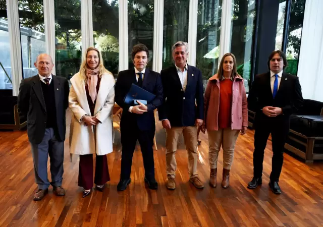 Milei se reuni� con los representantes de la Mesa de Enlace.