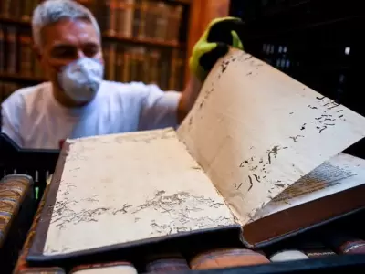 La hist�rica abad�a de Pannonhalma lucha por salvar miles de libros centenarios atacados por insectos.