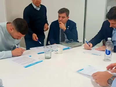 Maravilla Mart�nez estamp� la firma de su nuevo contrato