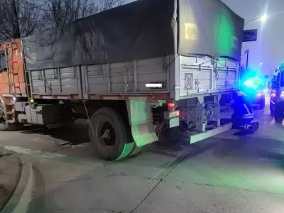 El cami�n contra el que choc� la moto conducida por el joven fallecido. (Foto: web)
