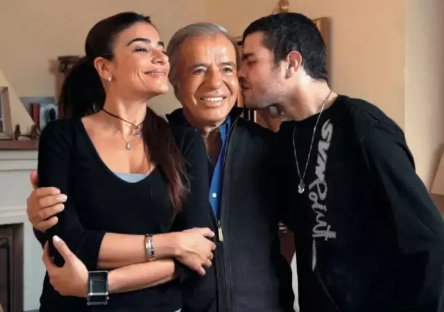 El hijo del exmandatario calific� al personaje de su padre como una "caricatura rid�cula y falsa".