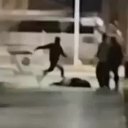 VIDEO / Mendoza: tremendo ataque a un joven al que un polic�a le pate� la cabeza