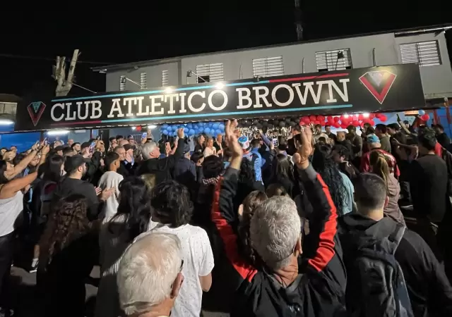 Brown de Adrogu� enfrenta una situaci�n compleja.