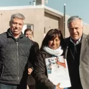 El intendente Aguilera y Cornejo entregaron 15 viviendas de un barrio reactivado
