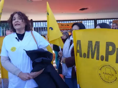 M�dica Marcela Mora de AMPROS.