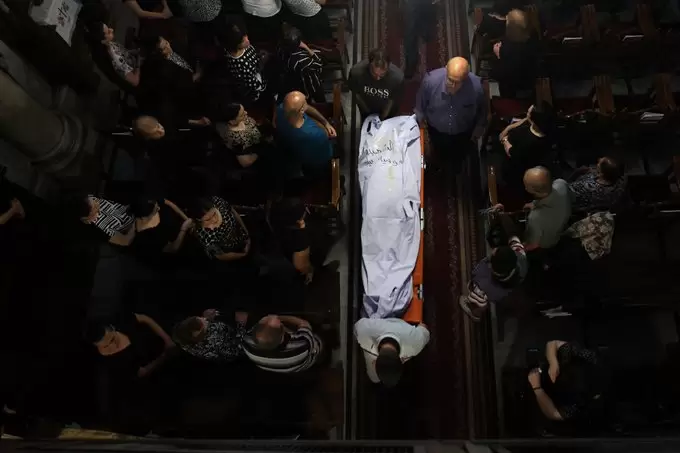 Dos de los fallecidos en la Sagrada Familia fueron identificados como Saad Salameh y Foumia Ayyad.