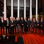 Francos se mostr� con gobernadores, pero las provincias reclaman convocatoria formal