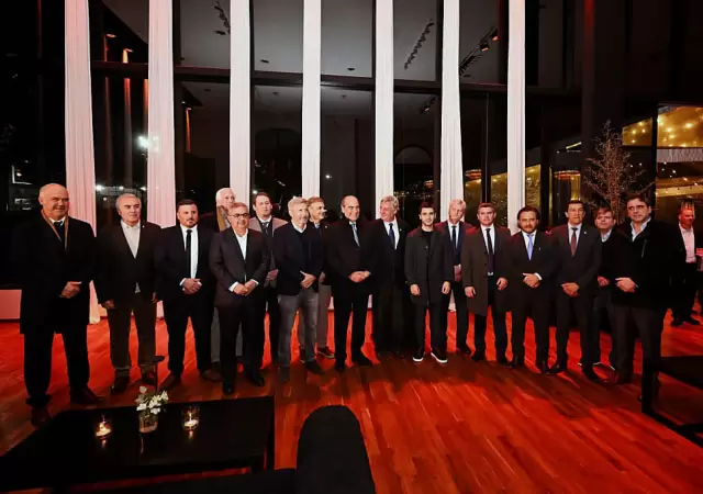 Ocho gobernadores coincidieron con Francos en el c�ctel inaugural de La Rural.