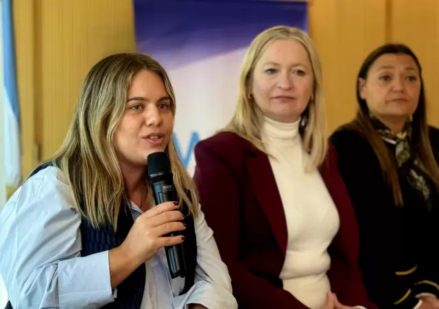 Representantes de INNOVAGROUP y PSJ Cobre Mendocino, promoviendo el liderazgo femenino y el desarrollo sostenible en la industria.