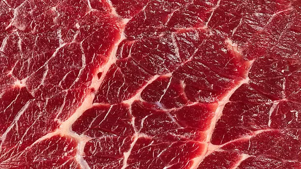 Carne cruda.