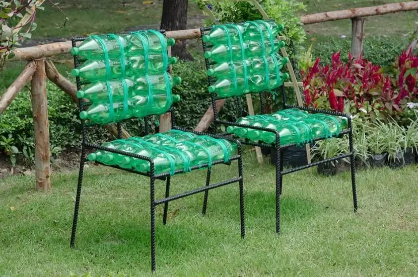Las botellas ahora son sillas