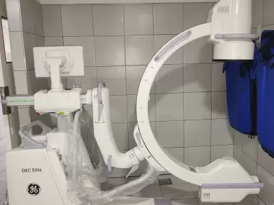 Sistema radiol�gico digital Arco en C.