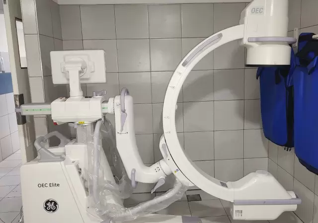 Sistema radiol�gico digital Arco en C.