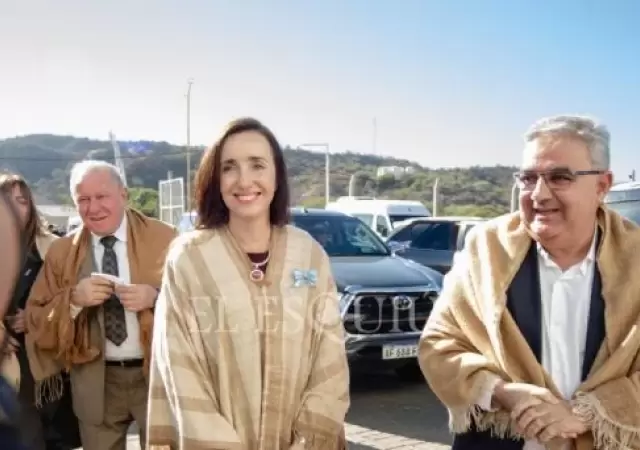 La vicepresidenta busca construir puentes de di�logo con sectores pol�ticos que no simpatizan con el presidente.