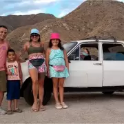 Una "familia rodante" y la hazaña de un viejo Renault 12