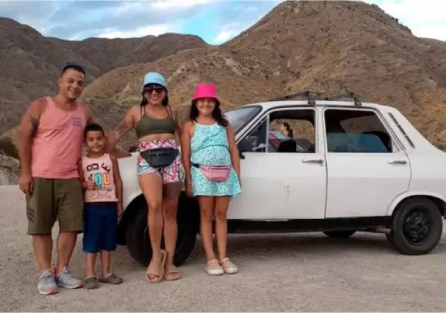 La familia en su Renault 12