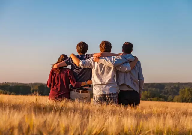 Compartir es la clave de una amistad genuina./
