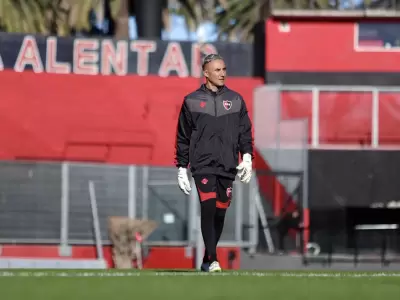 Keylor Navas en conflicto con Newell's.