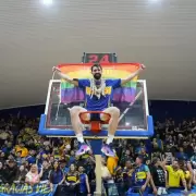Bicampeonato de Boca: Sebastián Vega celebró con la bandera del orgullo en la final