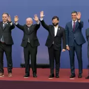 Pedro S�nchez: " Una amenaza liderada por una coalici�n entre oligarcas y ultraderecha"