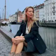 Nicole Neumann deslumbra en el verano europeo y adelanta las mallas del 2026
