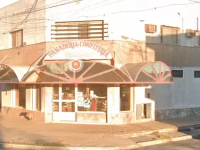 El homicidio fue cometido en el piso superior de esta panader�a. (Foto: web)