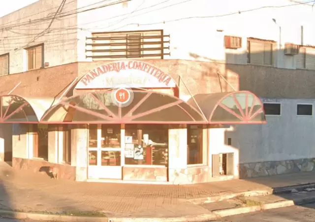 El homicidio fue cometido en el piso superior de esta panader�a. (Foto: web)