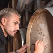 Leandro Paredes tiene vino blanco y Rodrigo De Paul lo mostr� en redes