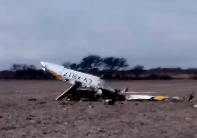 Un avi�n experimental cay� a tierra y su ocupante y due�o de la aeronave perdi� la vida/ Fuente: Facebook Reporte Central