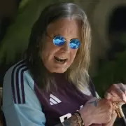 Muri� Ozzy Osbourne: su amor por Aston Villa y por el Dibu Mart�nez