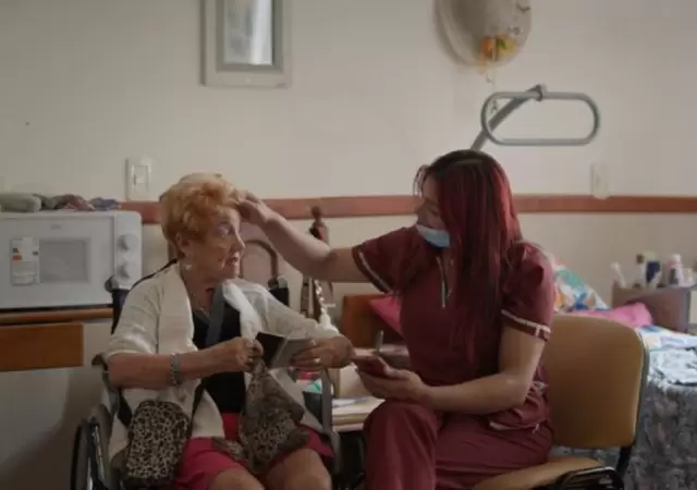 Una escena de "Cuidadoras" de Gabriela Uassouf
