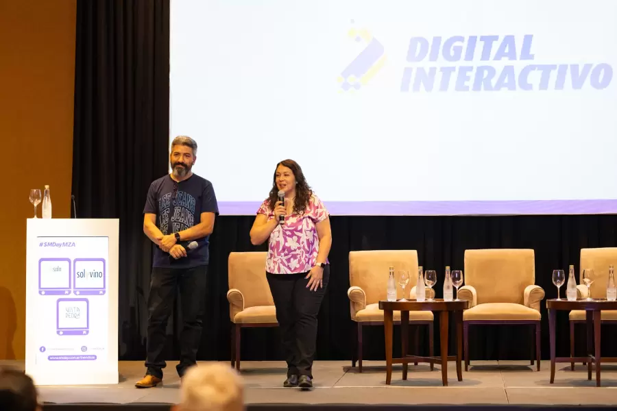 Adriana Bustamante y Diego Piscitelli en la apertura del �ltimo Social Media Day por los 15 a�os en el pa�s.