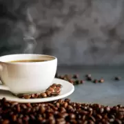 Cómo evitar que el café manche los dientes: cinco consejos simples y efectivos