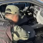 Esc�ndalo: cuatro efectivos detenidos por robar dinero en un control vehicular