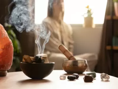 El origen de los sahumerios se remonta a las culturas antiguas, donde esta pr�ctica adquiri� un significado espiritual y ceremonial profundo.