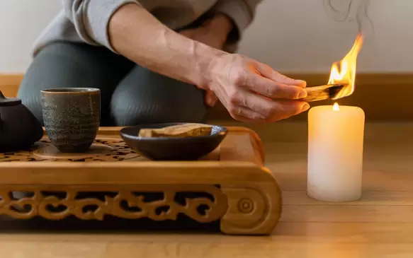 El ritual del sahumerio se destaca como una poderosa y ancestral herramienta para limpiezas energ�ticas.