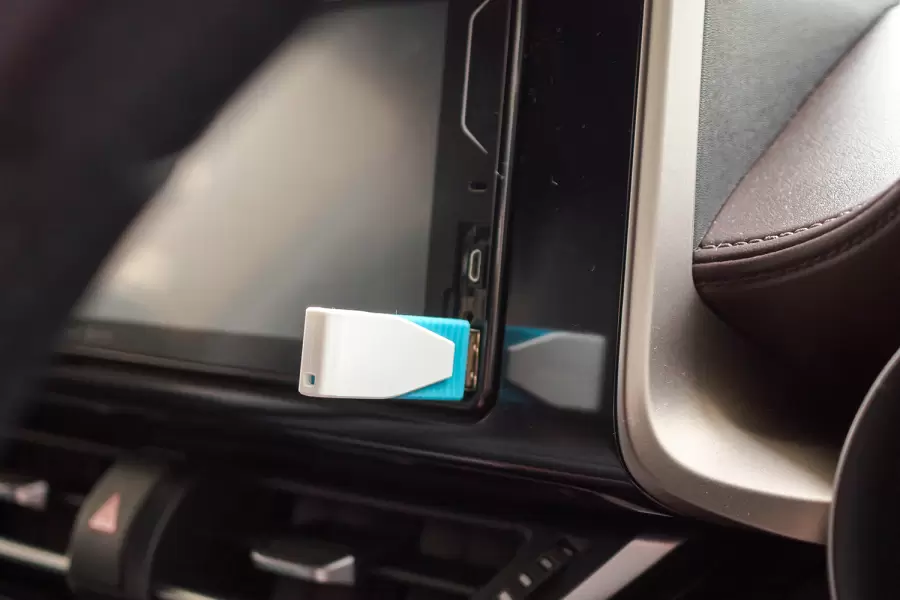 Con un pendrive nos pueden robar infinidad de datos, no solo del veh�culo, sino de toda nuestra vida.