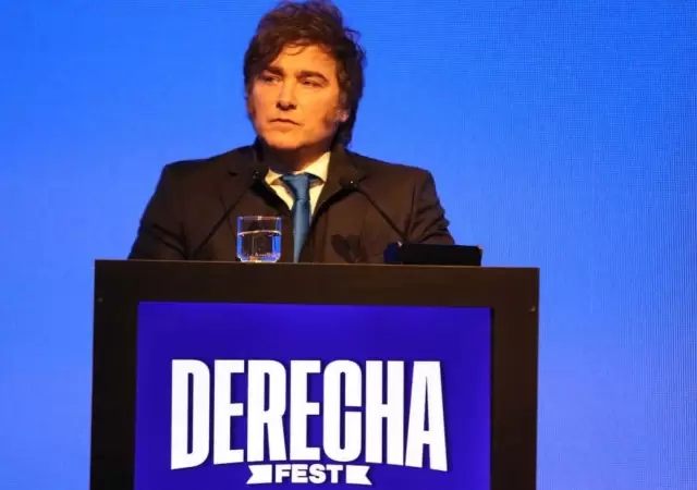 Milei discursea para su tropa propia
