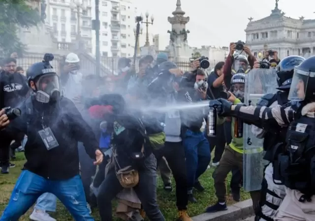Hubo bloqueos en la esquina de Callao y Rivadavia, hecho que gener� complicaciones con el tr�nsito y desv�os obligados para los conductores.