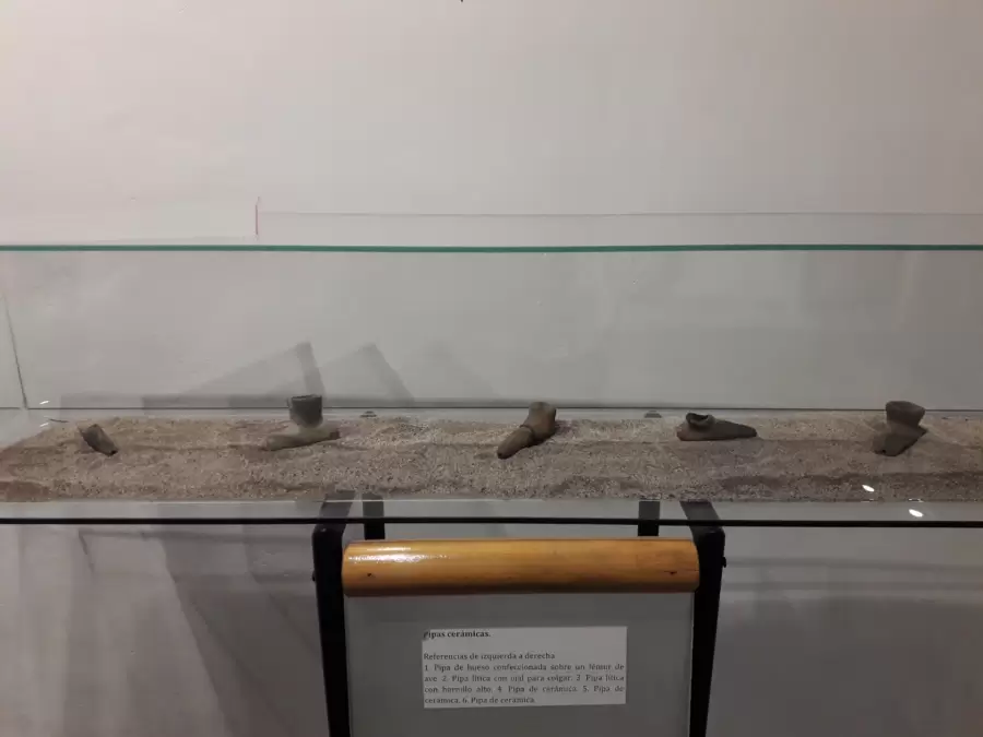 Pipas cer�micas. Museo regional Jorge Luna. Malarg�e.